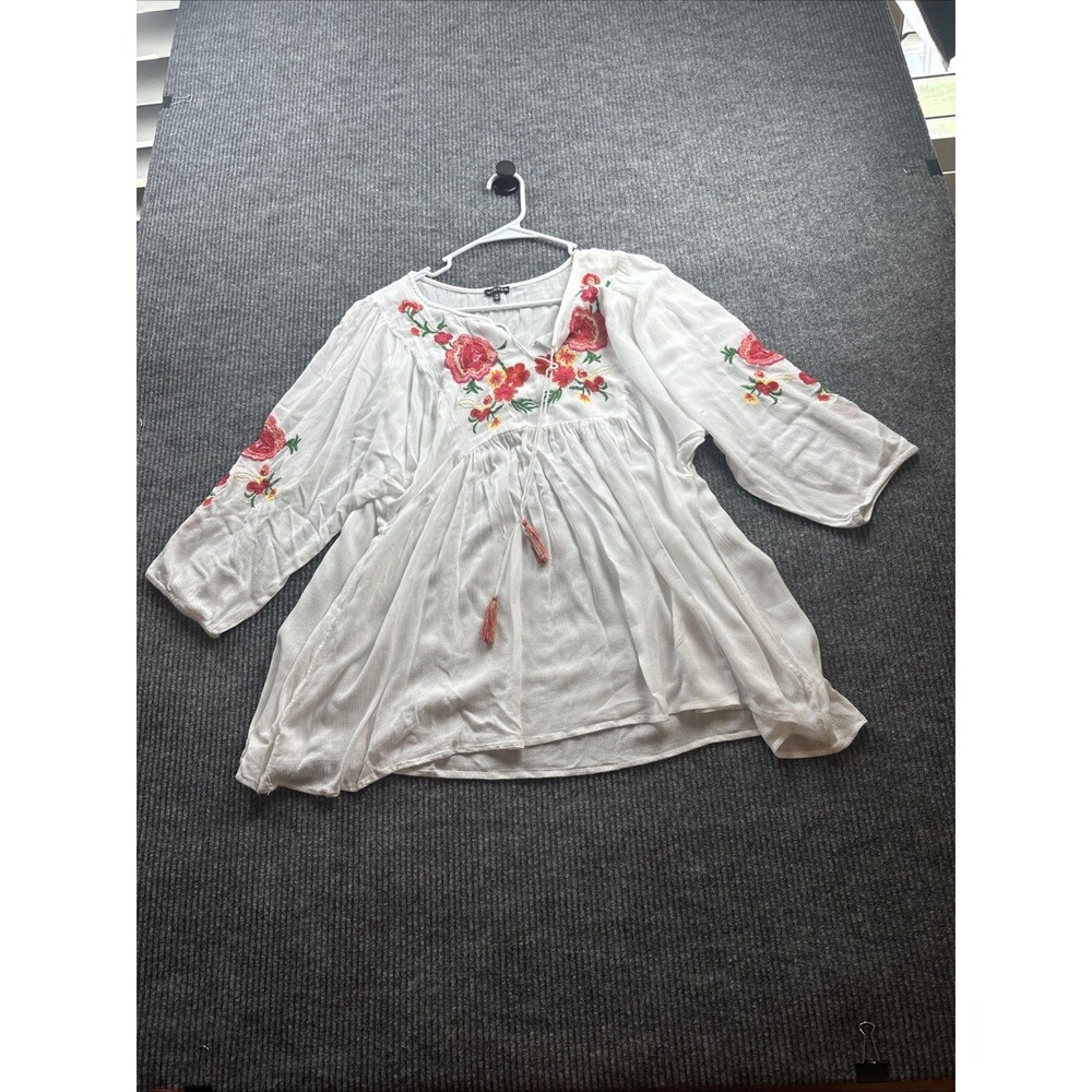 Hannah boutique Womens Size Medium White Boho Floral Embroidered Blouse